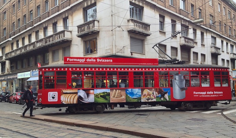 A MILANO ARRIVA IL TRAM DEL GUSTO CON I FORMAGGI DELLA SVIZZERA | Il Cerca Artigiano di Qualità