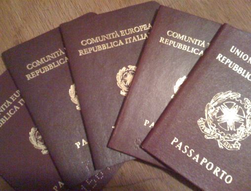 Buone vacanze : raddoppiano le tasse sui passaporti !!!  !!!