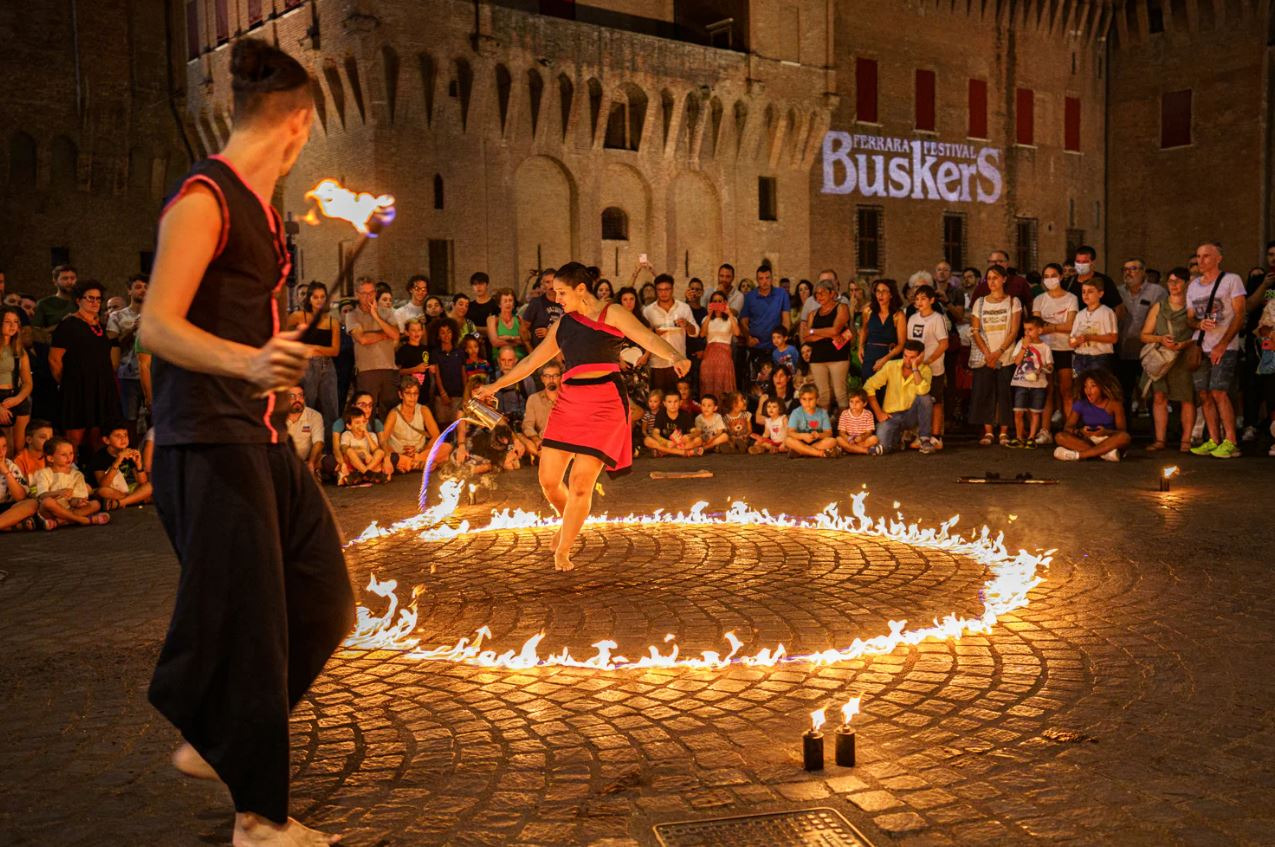 FERRARA IL FESTIVAL DEGLI ARTISTI DI STRADA NUMERO UNO AL MONDO